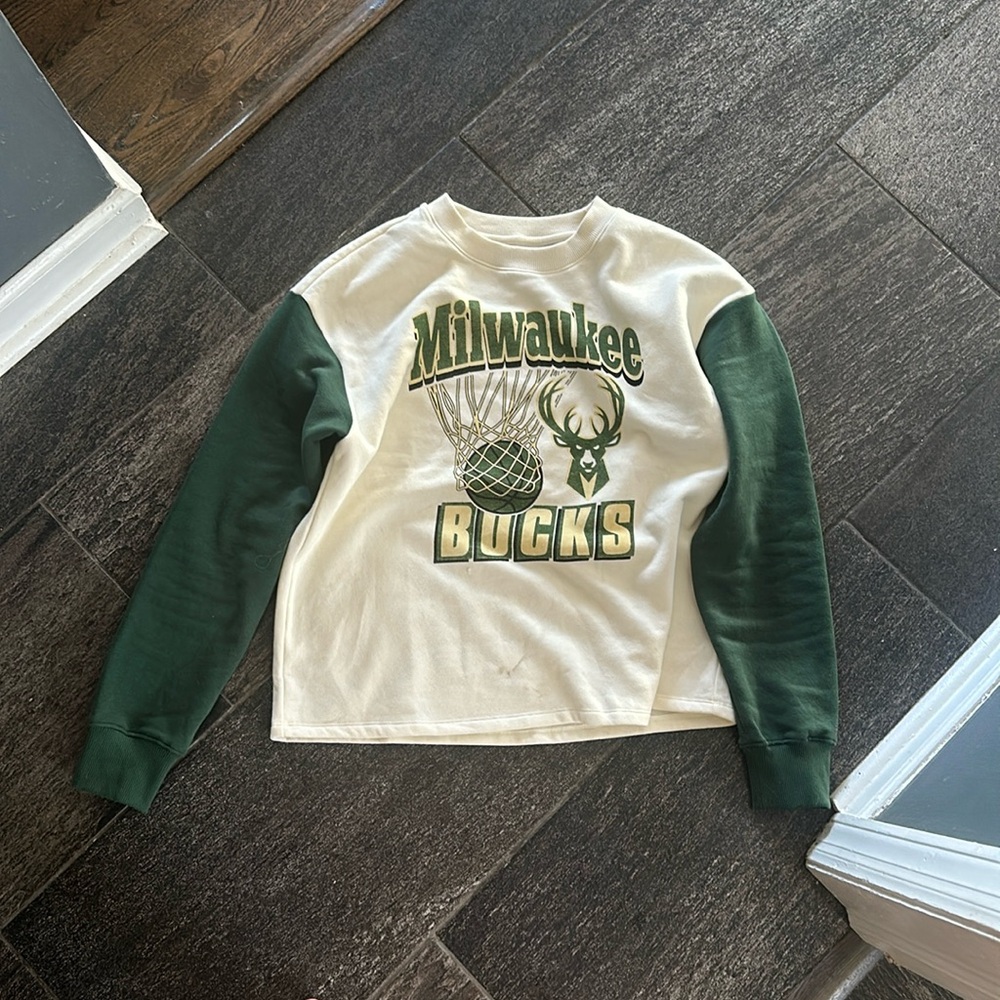 Milwaukee Bucks crewneck junk food clothing